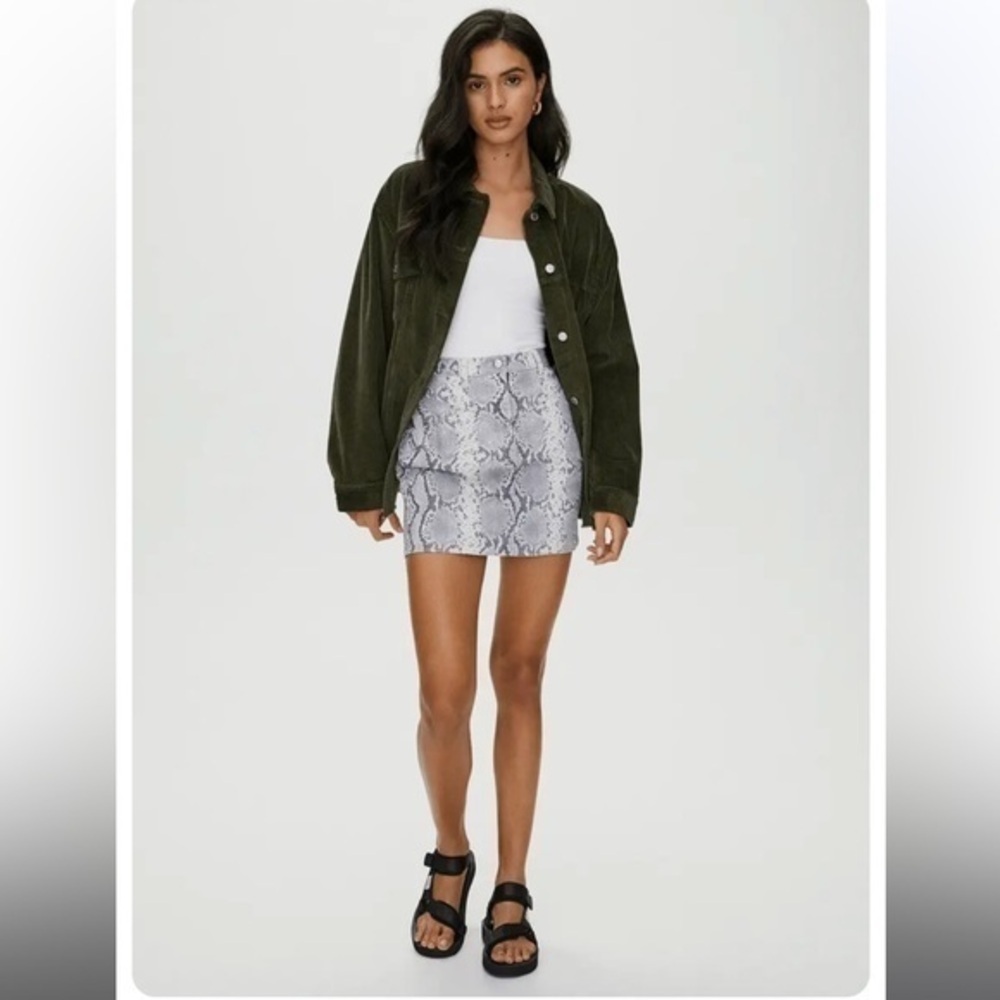 Aritzia Wilfred Free Gray White Snake Python Kelsey Mini Skirt